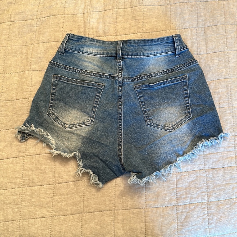 Shorts - Picture 2 of 3